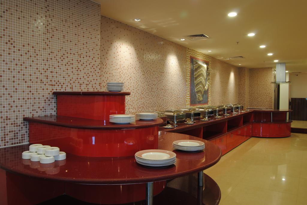 Xenious World Square Hotel Ghaziabad Exterior photo
